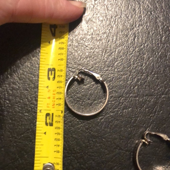 Sara Coventry silver toned clip on earrings - Picture 4 of 5